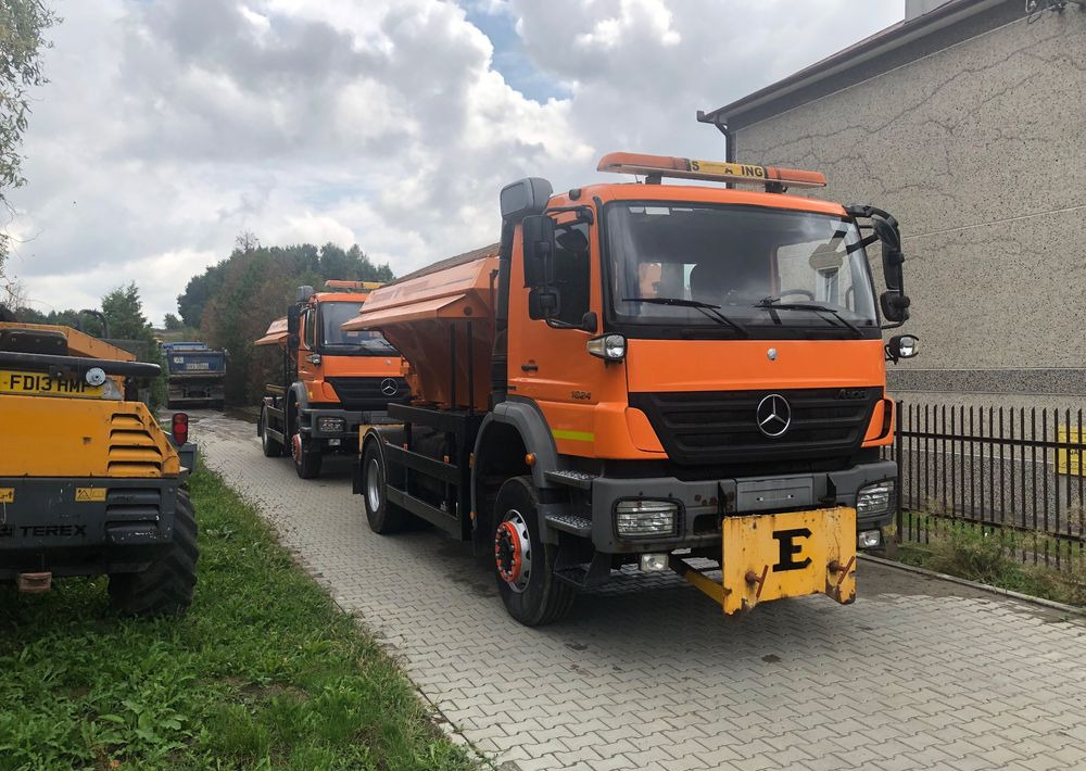 Vozidlo pro zimní údržbu Mercedes-Benz Axor 1824 4x4 piaskarka solarka econ pług 2011 e5: obrázek 15