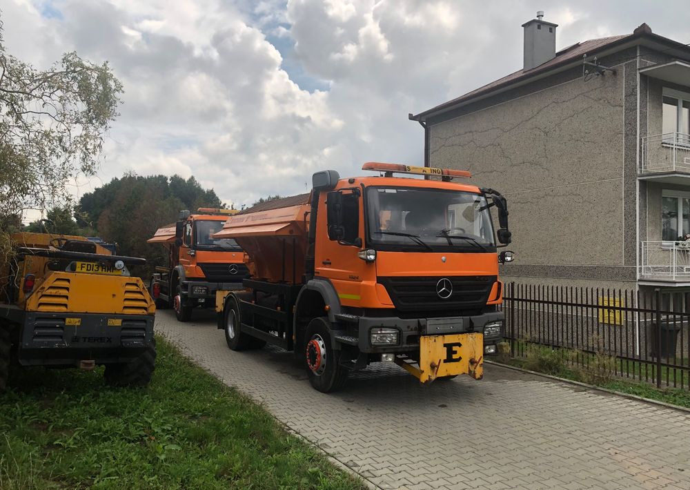 Vozidlo pro zimní údržbu Mercedes-Benz Axor 1824 4x4 piaskarka solarka econ pług 2011 e5: obrázek 16