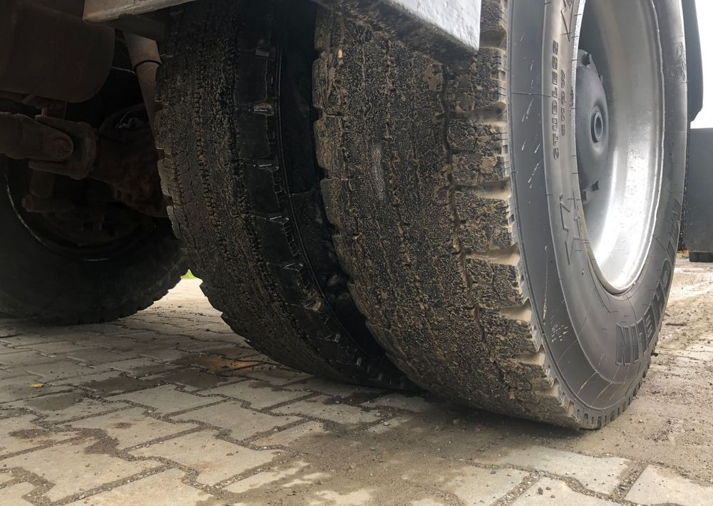Vozidlo pro zimní údržbu Mercedes-Benz Axor 1824 4x4 piaskarka solarka econ pług 2011 e5: obrázek 7