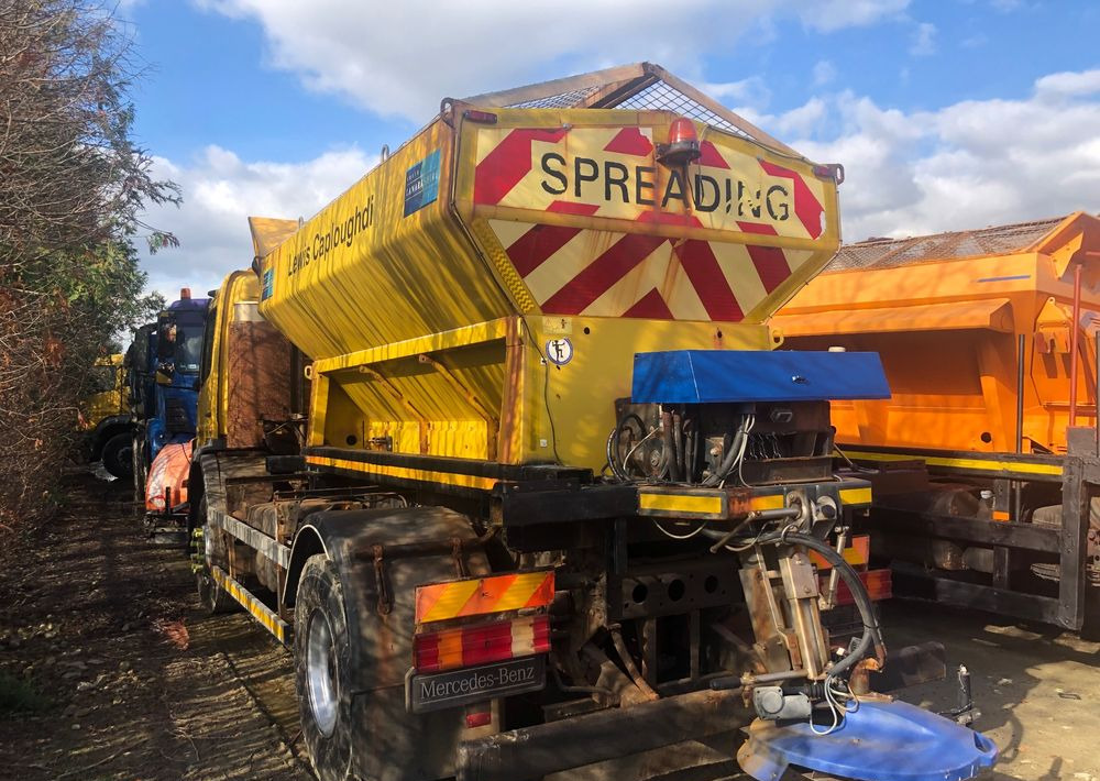Mercedes-Benz Mercedes Axor 1824 schmidt 4x2 pług piaskarka solarka - Vozidlo pro zimní údržbu: obrázek 3 Mercedes-Benz Mercedes Axor 1824 schmidt 4x2 pług piaskarka solarka - Vozidlo pro zimní údržbu: obrázek 3