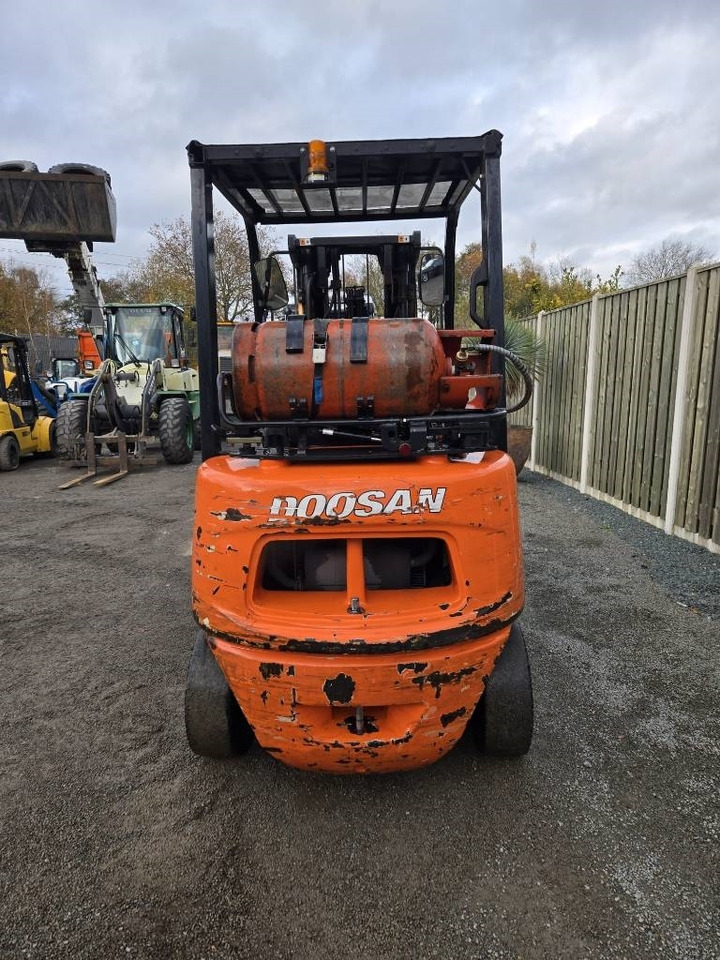 Doosan G 25 E-5 - Plynový vysokozdvižný vozík: obrázek 3 Doosan G 25 E-5 - Plynový vysokozdvižný vozík: obrázek 3
