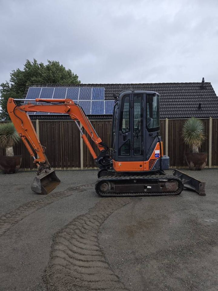 Mini rýpadlo Hitachi ZX 35 U-2: obrázek 1