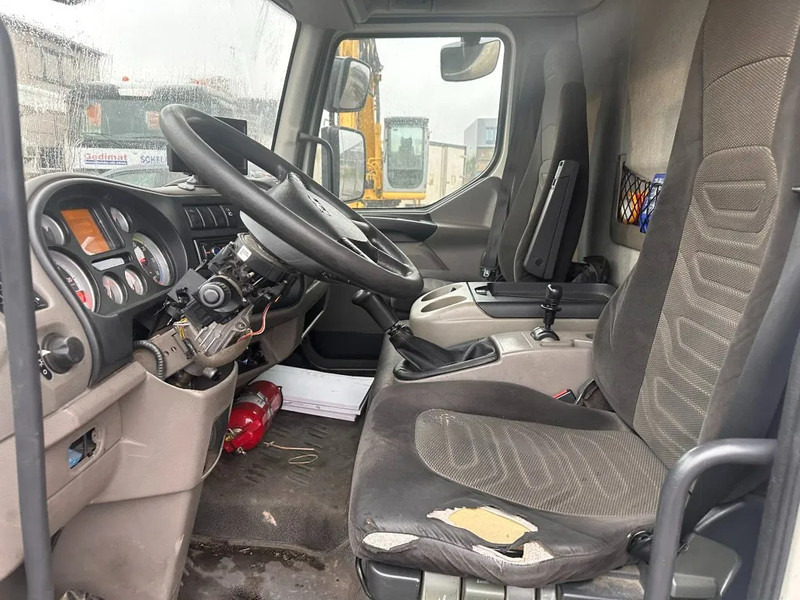 Interior photo 3: DAF LF 180 leasing DAF LF 180