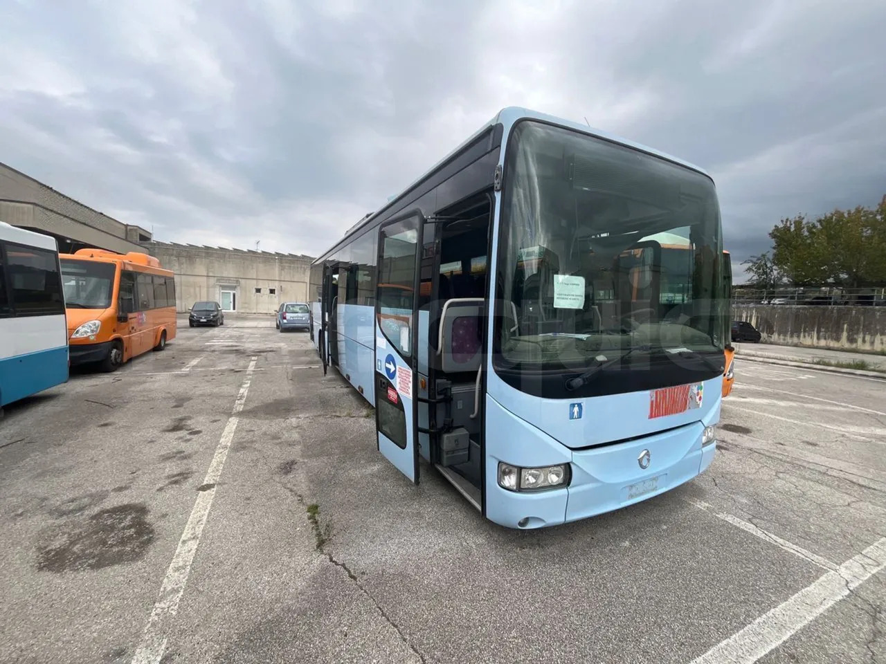 Bundle di 9 mezzi Irisbus - Arway Iveco - Sitcar Iveco - Sitcar Mercedes-Benz - Citaro Mercedes-Benz - Citaro Mercedes-Benz - Citaro Iveco - Citelis Iveco - Sitcar Fiat - Fiorino - Autobus příměstský: obrázek 1 Bundle di 9 mezzi Irisbus - Arway Iveco - Sitcar Iveco - Sitcar Mercedes-Benz - Citaro Mercedes-Benz - Citaro Mercedes-Benz - Citaro Iveco - Citelis Iveco - Sitcar Fiat - Fiorino - Autobus příměstský: obrázek 1