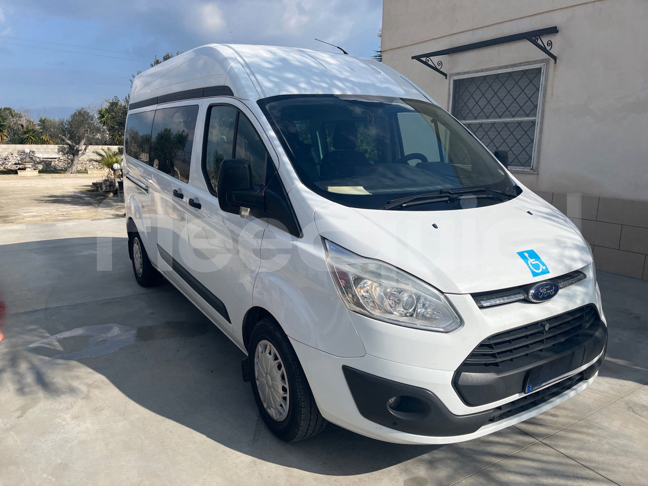Turistický autobus Ford Transit: obrázek 1