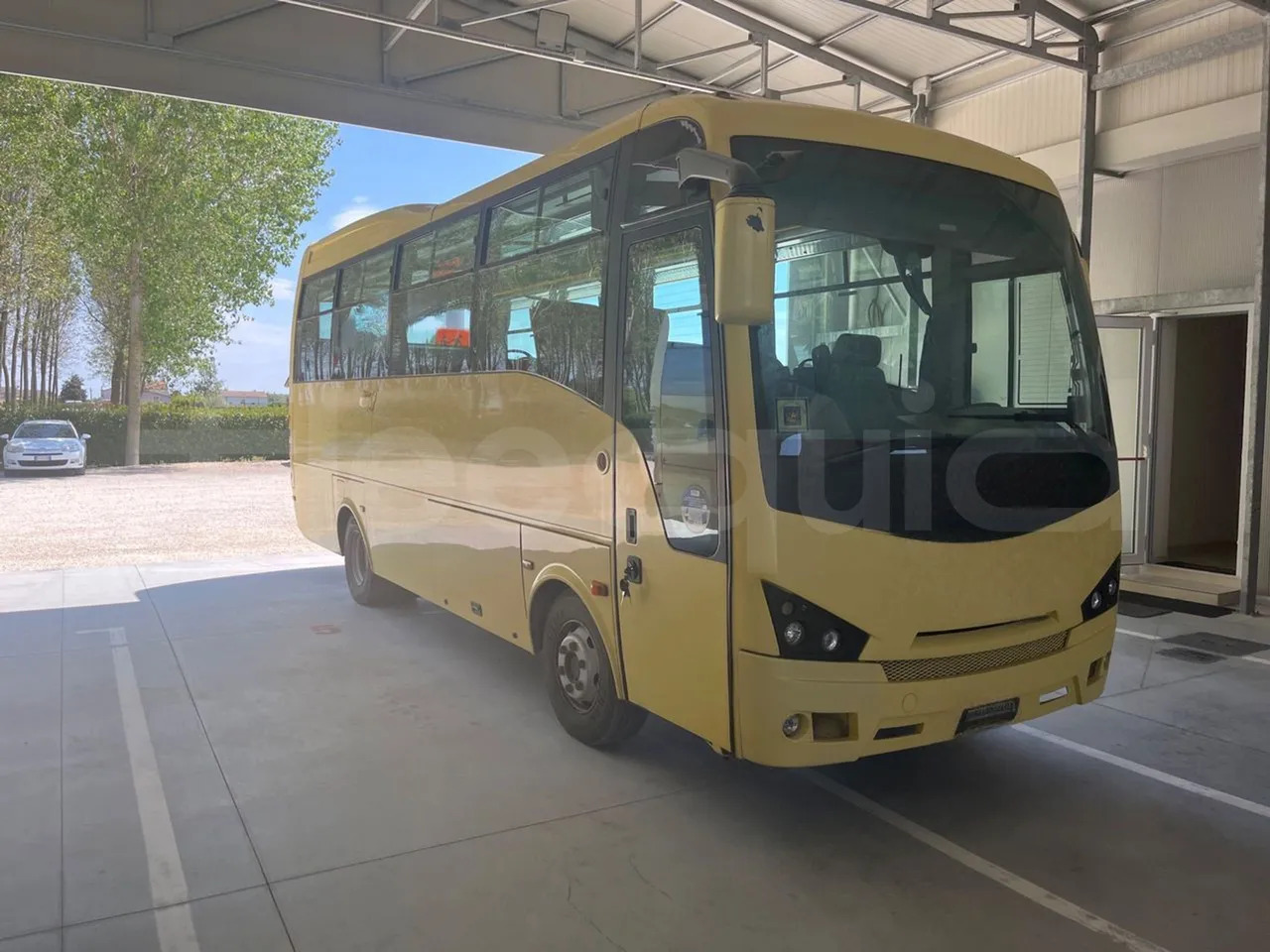 ISUZU Turquoise/Sb - Školní autobus: obrázek 1 ISUZU Turquoise/Sb - Školní autobus: obrázek 1