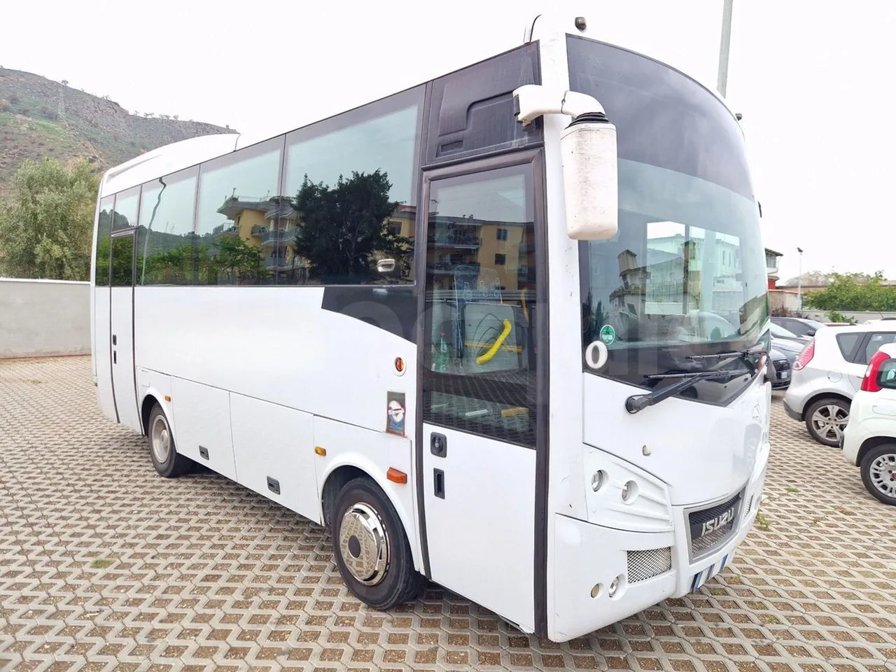 Isuzu Novo - Turistický autobus: obrázek 1 Isuzu Novo - Turistický autobus: obrázek 1
