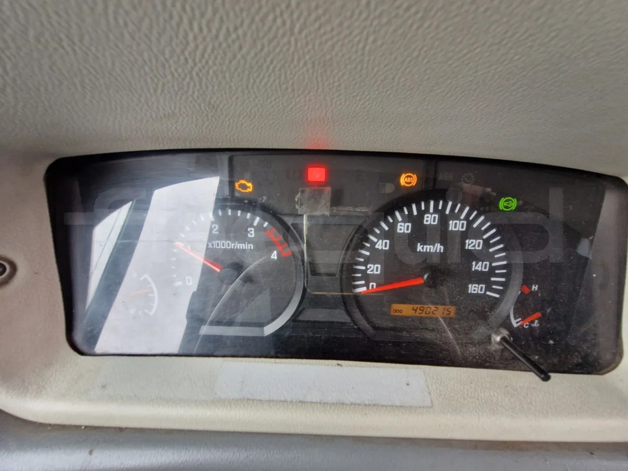 Isuzu Novo - Turistický autobus: obrázek 3 Isuzu Novo - Turistický autobus: obrázek 3