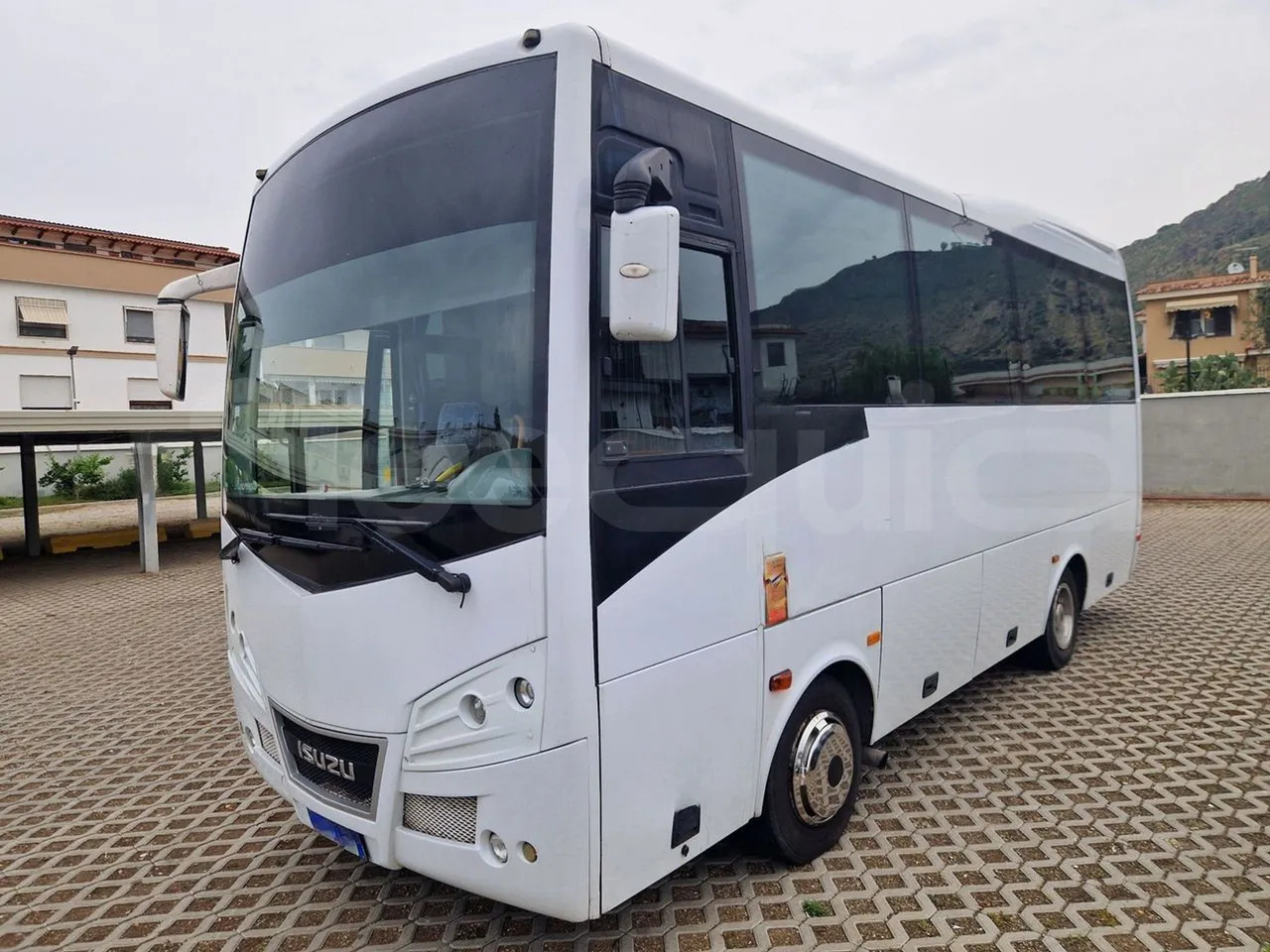 Isuzu Novo - Turistický autobus: obrázek 4 Isuzu Novo - Turistický autobus: obrázek 4