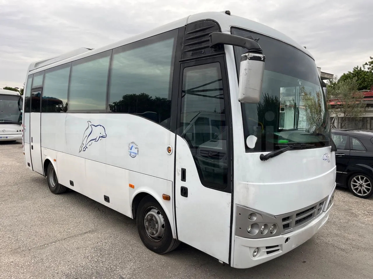 Isuzu Turquoise - Turistický autobus: obrázek 1 Isuzu Turquoise - Turistický autobus: obrázek 1