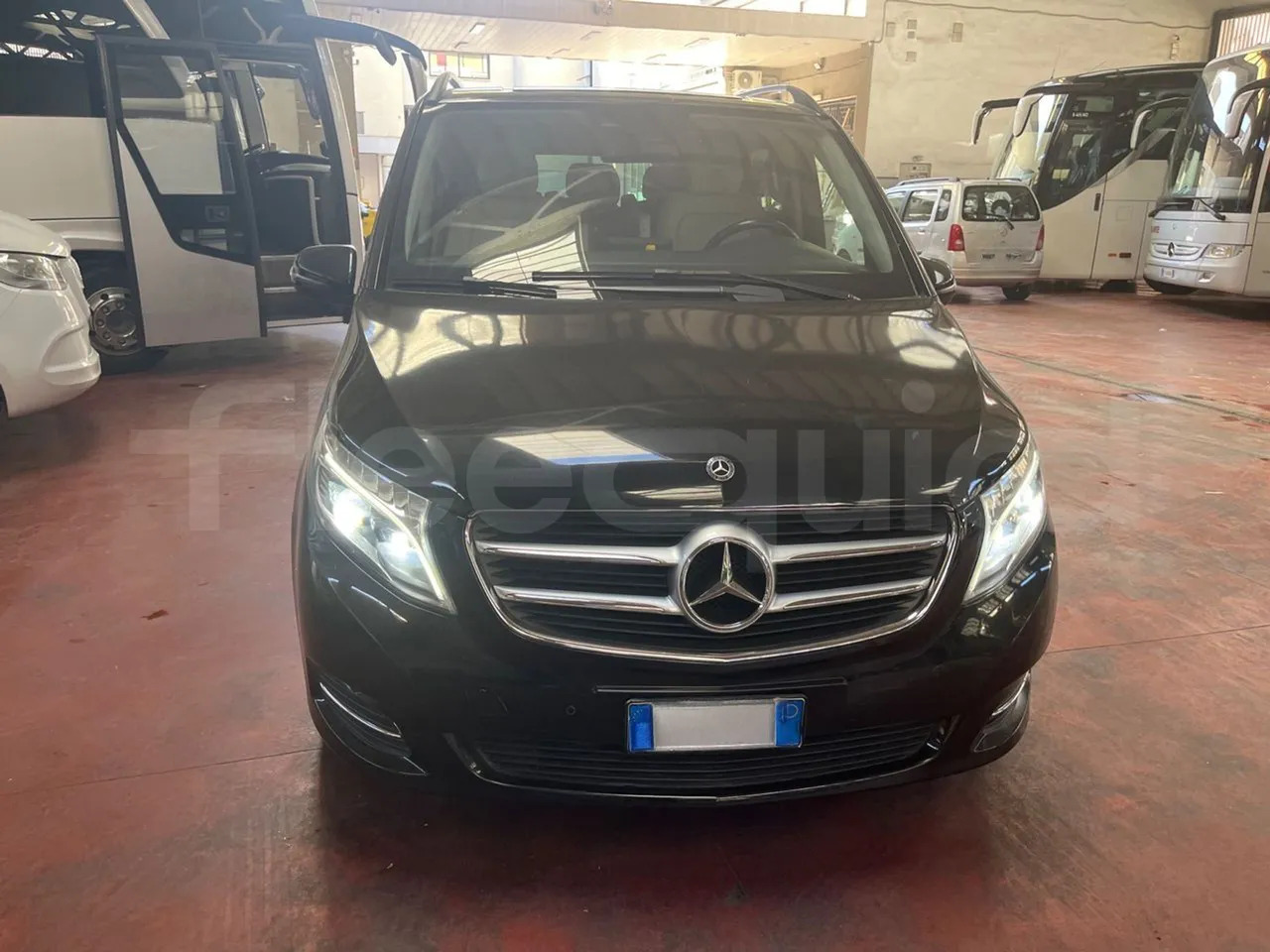 Mercedes-Benz Viano - Minibus, Mikrobus: obrázek 2 Mercedes-Benz Viano - Minibus, Mikrobus: obrázek 2