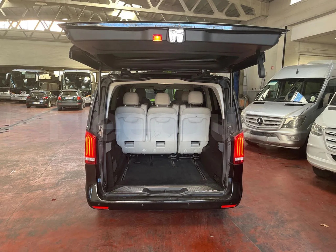 Mercedes-Benz Viano - Minibus, Mikrobus: obrázek 5 Mercedes-Benz Viano - Minibus, Mikrobus: obrázek 5