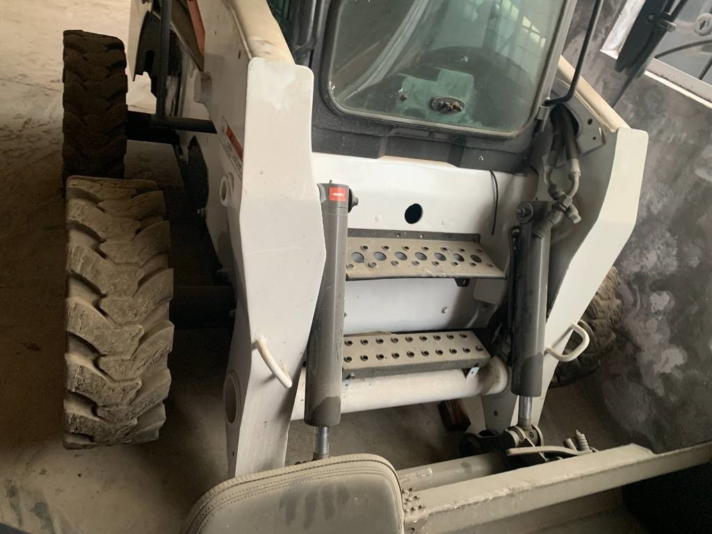 BOBCAT S 300 - Smykový nakladač: obrázek 2 BOBCAT S 300 - Smykový nakladač: obrázek 2