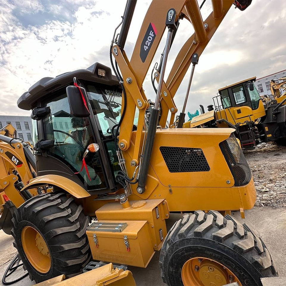 CAT 420 F - Rýpadlo-nakladač: obrázek 5 CAT 420 F - Rýpadlo-nakladač: obrázek 5