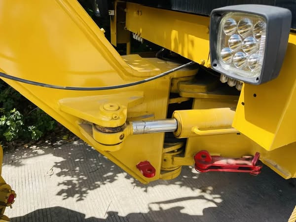 Grejdr Caterpillar 140H Motor Grader: obrázek 6
