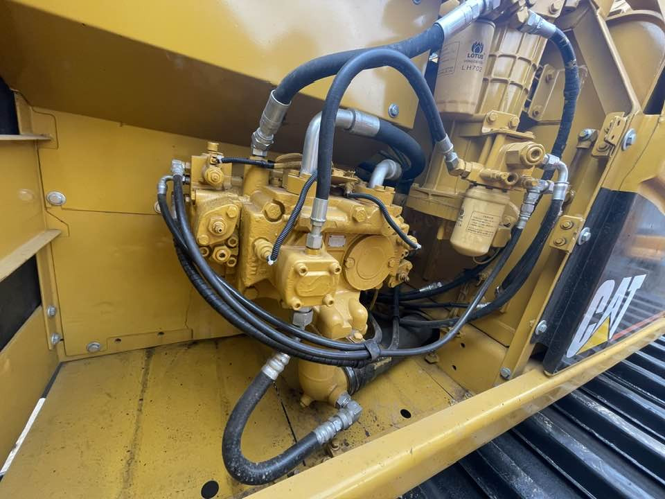 Caterpillar 320CL - Rýpadlo: obrázek 3 Caterpillar 320CL - Rýpadlo: obrázek 3