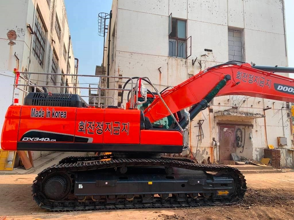 Pásové rýpadlo Doosan DX 340 LCA: obrázek 1
