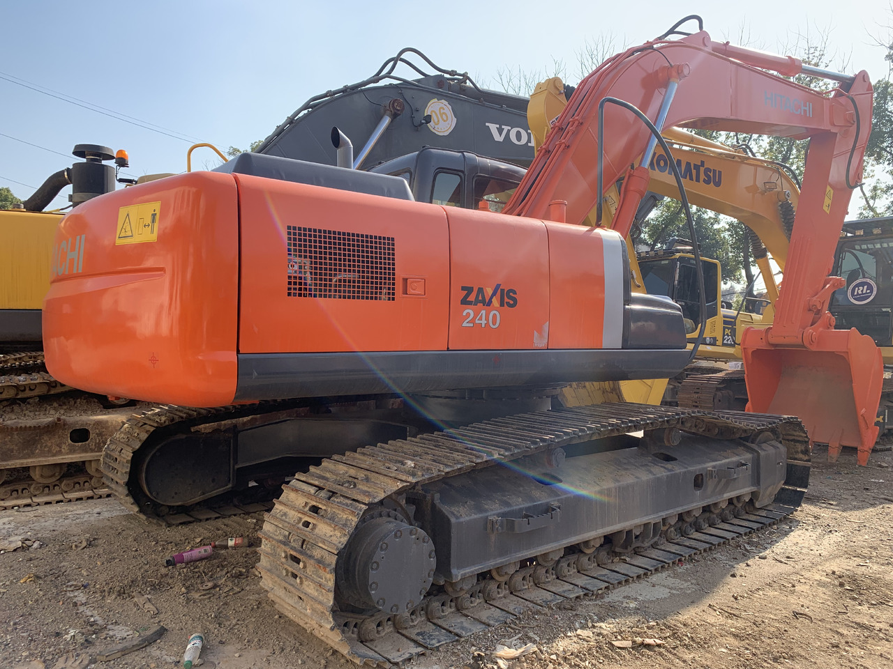 HITACHI ZAXIS240 - Kolesové rýpadlo: obrázek 2 HITACHI ZAXIS240 - Kolesové rýpadlo: obrázek 2
