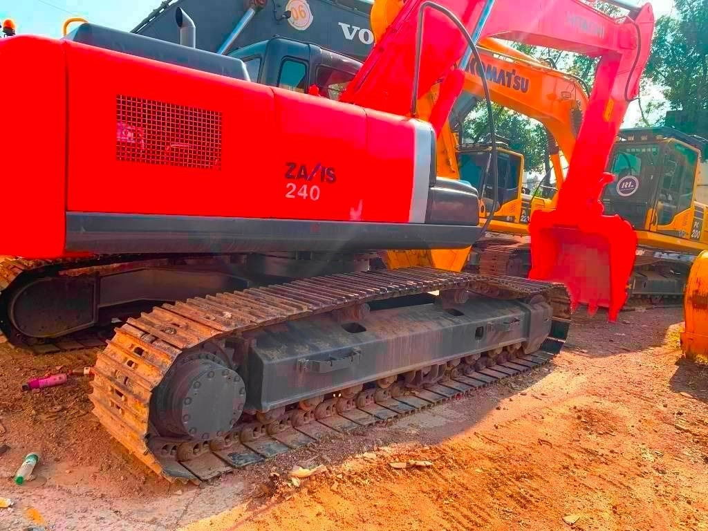 Hitachi Zaxis 240 - Pásové rýpadlo: obrázek 1 Hitachi Zaxis 240 - Pásové rýpadlo: obrázek 1