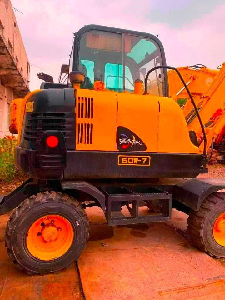 Hyundai Robex 60 W-7 - Kolesové rýpadlo: obrázek 3 Hyundai Robex 60 W-7 - Kolesové rýpadlo: obrázek 3