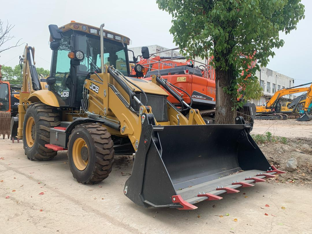 JCB 3CX - Rýpadlo-nakladač: obrázek 4 JCB 3CX - Rýpadlo-nakladač: obrázek 4