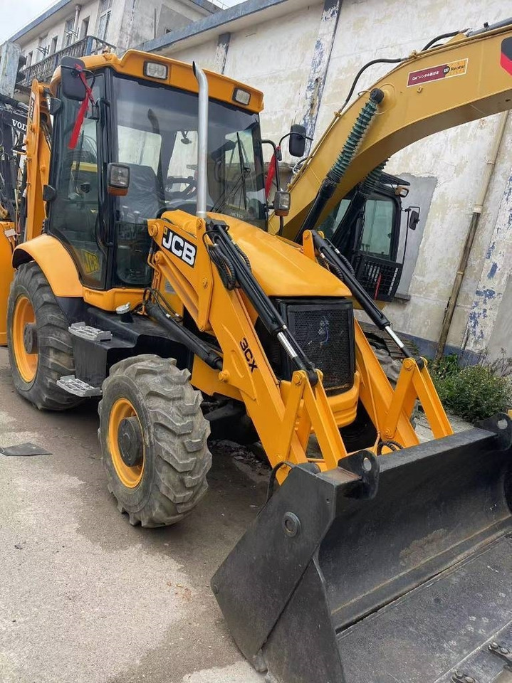 JCB 3CX - Rýpadlo-nakladač: obrázek 4 JCB 3CX - Rýpadlo-nakladač: obrázek 4