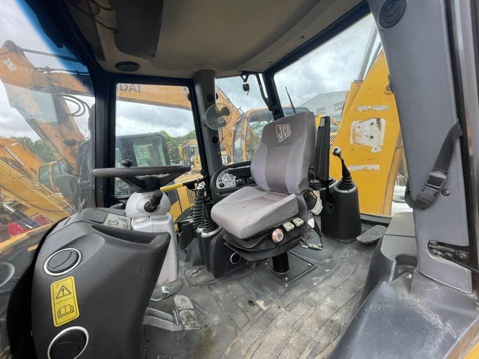 Rýpadlo-nakladač JCB 4CX: obrázek 6