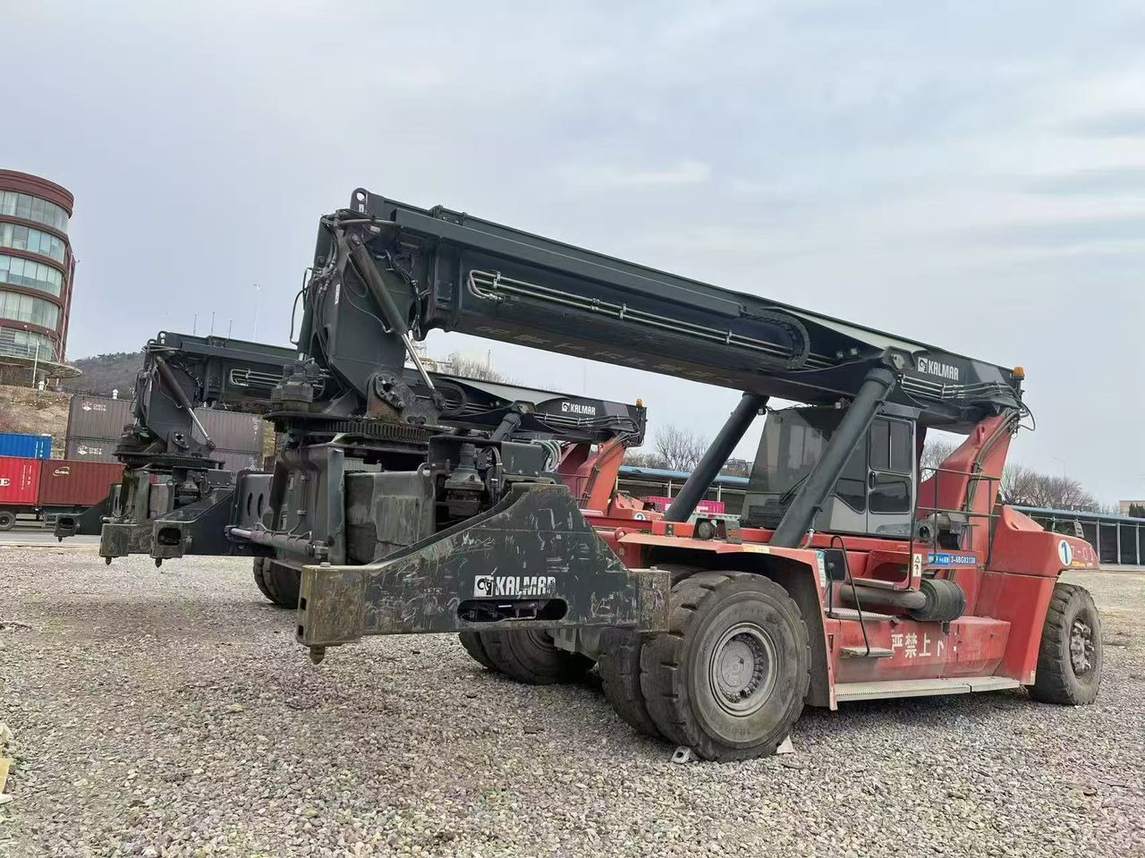 KALMAR DRT450 - Reach stacker: obrázek 4 KALMAR DRT450 - Reach stacker: obrázek 4