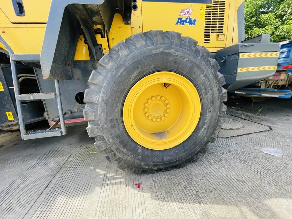 Komatsu WA320-8 - Kolový nakladač: obrázek 5 Komatsu WA320-8 - Kolový nakladač: obrázek 5
