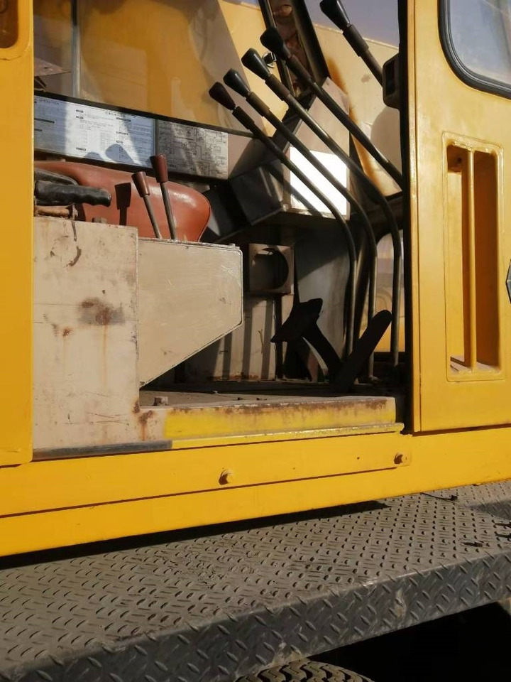 TADANO TL 300 E - Jeřáb: obrázek 2 TADANO TL 300 E - Jeřáb: obrázek 2