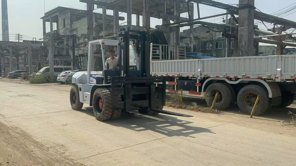 TCM FD 100 Z8 - Teleskopický manipulátor: obrázek 3 TCM FD 100 Z8 - Teleskopický manipulátor: obrázek 3