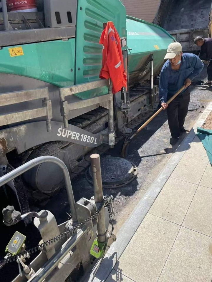 Vögele Super 1880L - Finišér: obrázek 2 Vögele Super 1880L - Finišér: obrázek 2