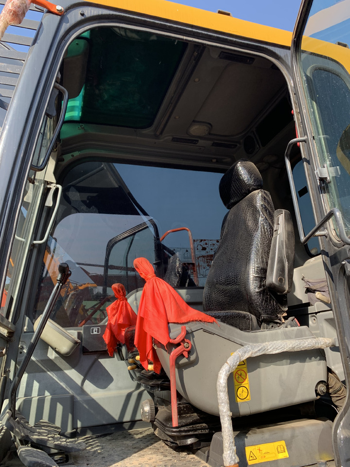 Pásové rýpadlo Volvo EC210: obrázek 10