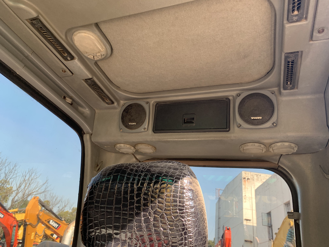 Pásové rýpadlo Volvo EC210: obrázek 14