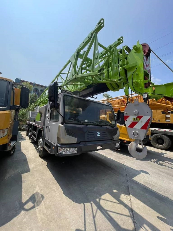 Zoomlion ZCT251V - Univerzální autojeřáb: obrázek 2 Zoomlion ZCT251V - Univerzální autojeřáb: obrázek 2