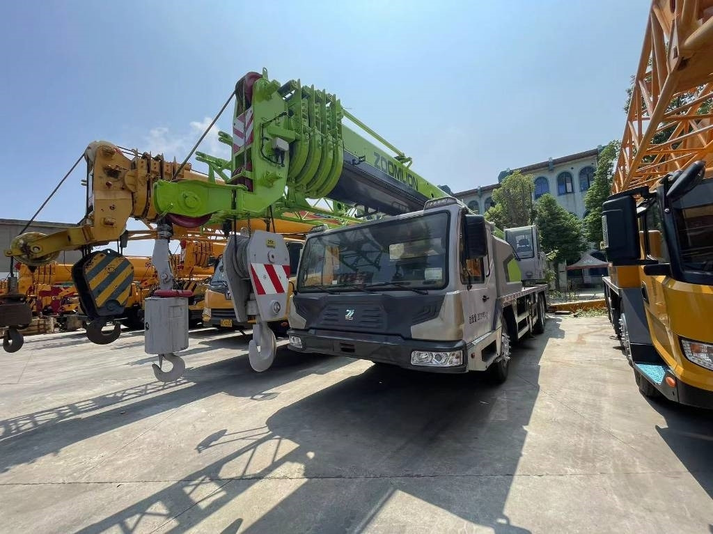 Zoomlion ZCT251V - Univerzální autojeřáb: obrázek 1 Zoomlion ZCT251V - Univerzální autojeřáb: obrázek 1