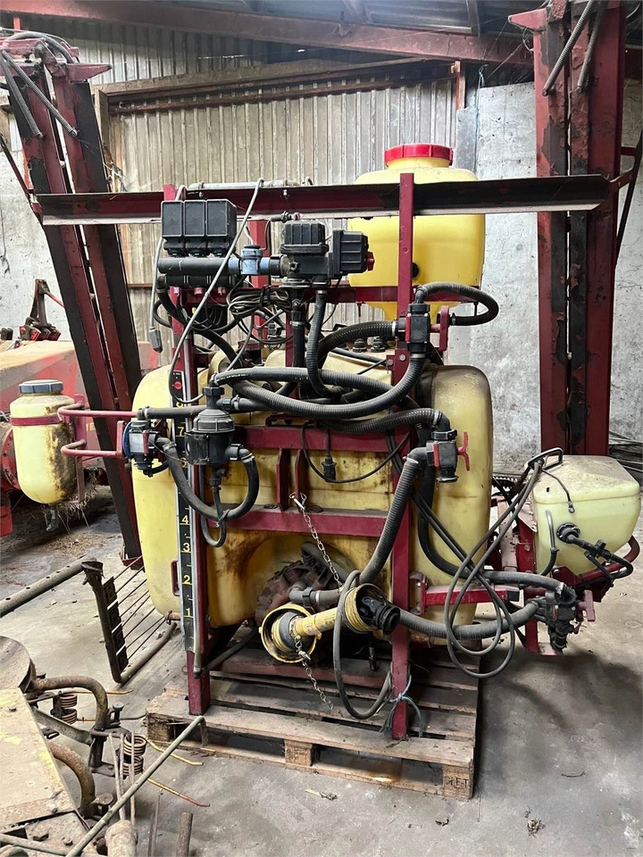 Hardi 800 L MED 12 BOM - Nesený postřikovač: obrázek 1 Hardi 800 L MED 12 BOM - Nesený postřikovač: obrázek 1