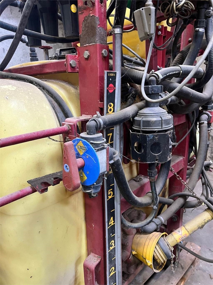 Hardi 800 L MED 12 BOM - Nesený postřikovač: obrázek 4 Hardi 800 L MED 12 BOM - Nesený postřikovač: obrázek 4