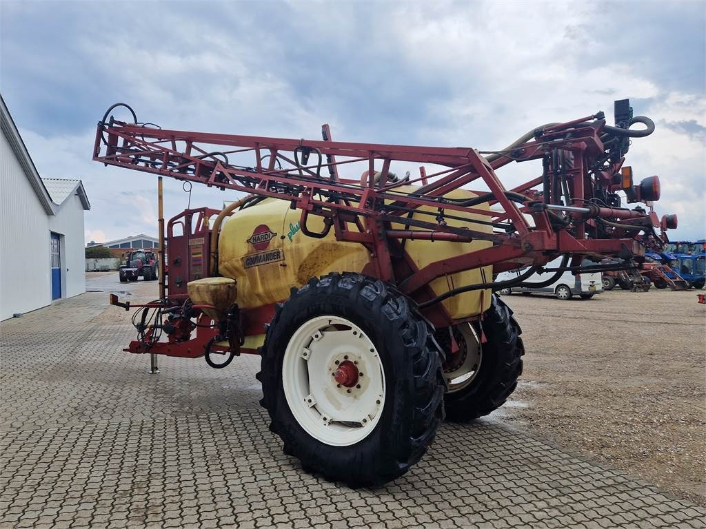 Hardi COMMANDER 4200L - Tažený postřikovač: obrázek 3 Hardi COMMANDER 4200L - Tažený postřikovač: obrázek 3