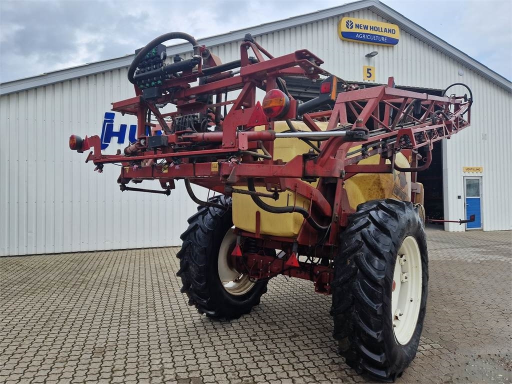 Hardi COMMANDER 4200L - Tažený postřikovač: obrázek 4 Hardi COMMANDER 4200L - Tažený postřikovač: obrázek 4