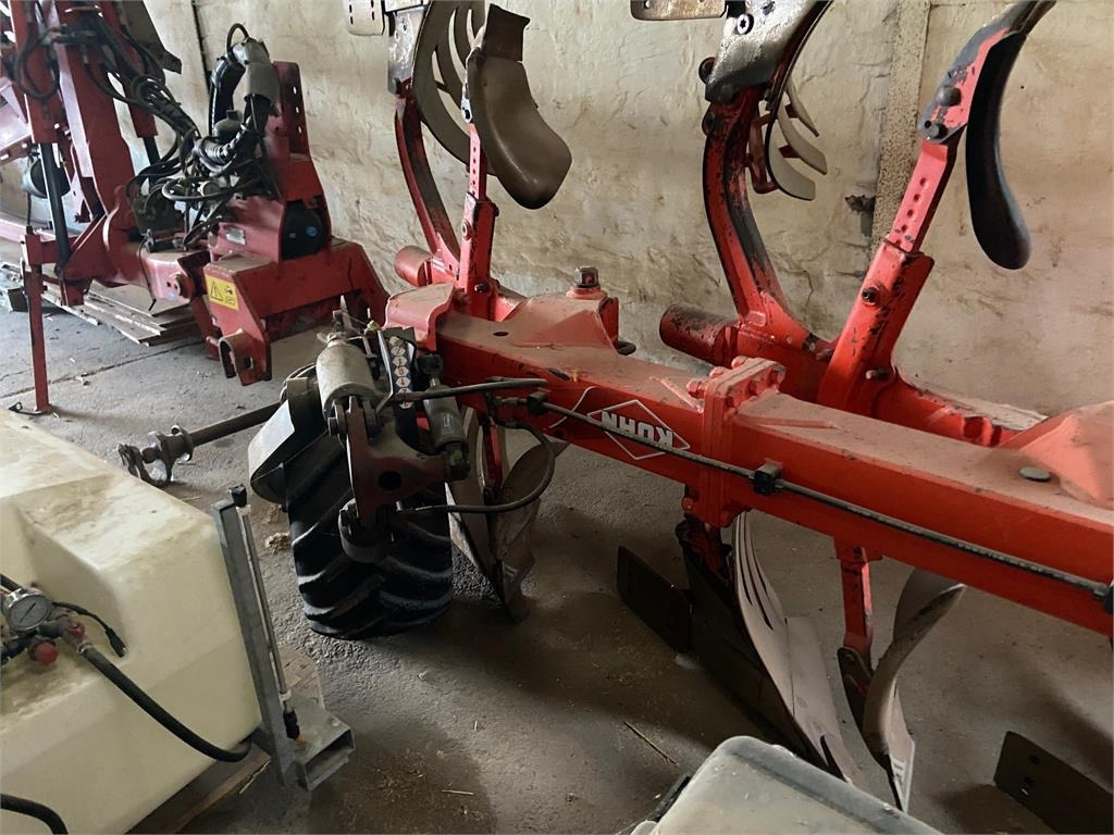 Kuhn VARI-MASTER 153 4+1 - Pluh: obrázek 2 Kuhn VARI-MASTER 153 4+1 - Pluh: obrázek 2