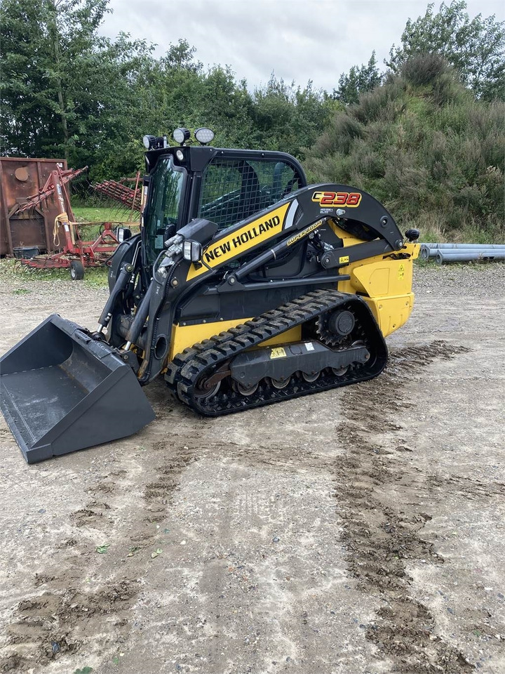 New Holland C 238 LOADER - Smykem řízený nakladač pásový: obrázek 3 New Holland C 238 LOADER - Smykem řízený nakladač pásový: obrázek 3