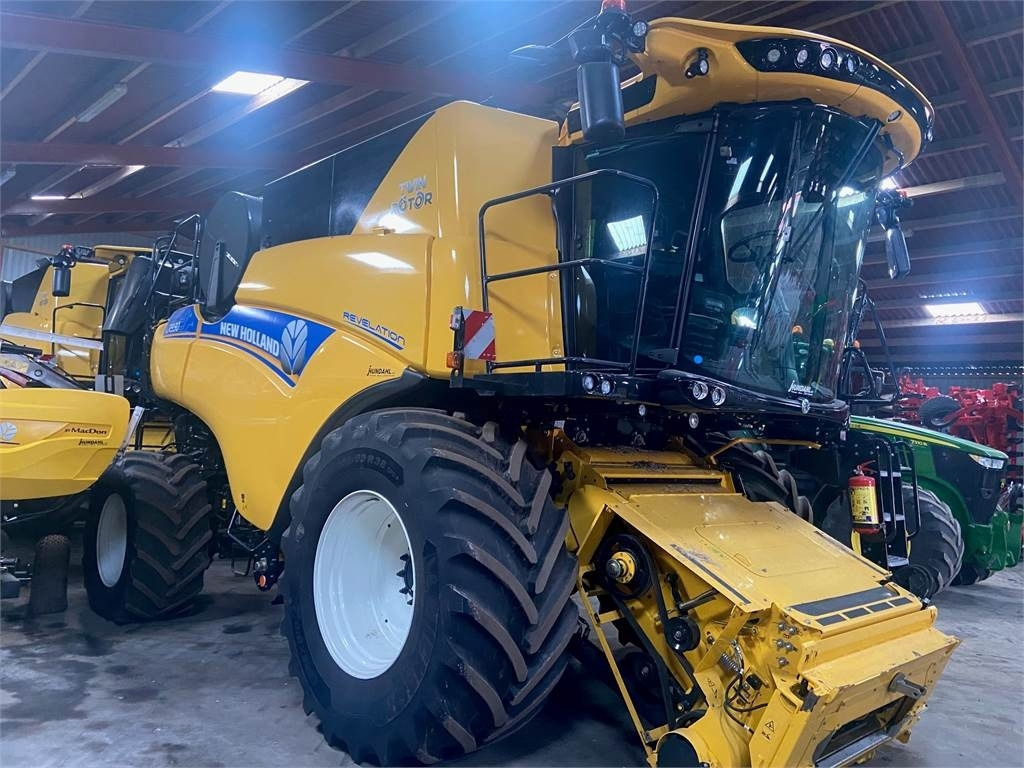 New Holland CR9.90 ST.V EU AMEA - Sklízecí mlátička: obrázek 2 New Holland CR9.90 ST.V EU AMEA - Sklízecí mlátička: obrázek 2