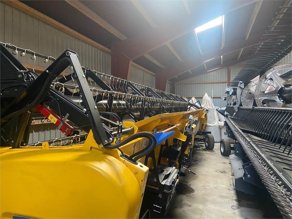 New Holland CR9.90 ST.V EU AMEA - Sklízecí mlátička: obrázek 4 New Holland CR9.90 ST.V EU AMEA - Sklízecí mlátička: obrázek 4