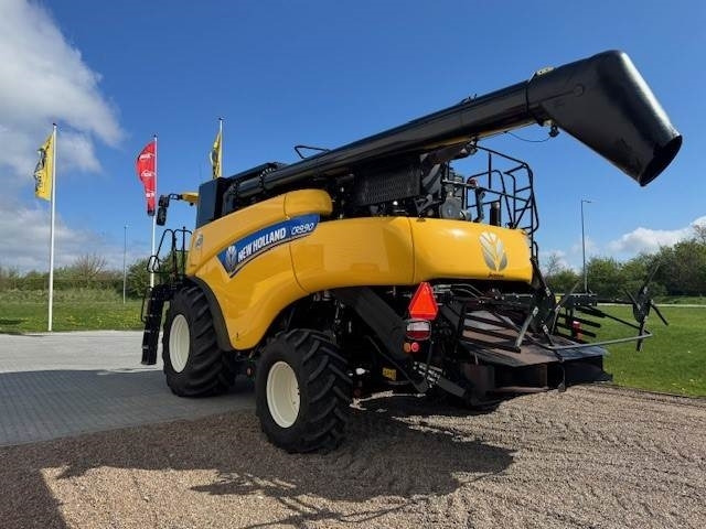 New Holland CR9.90 TIER4 - Sklízecí mlátička: obrázek 4 New Holland CR9.90 TIER4 - Sklízecí mlátička: obrázek 4