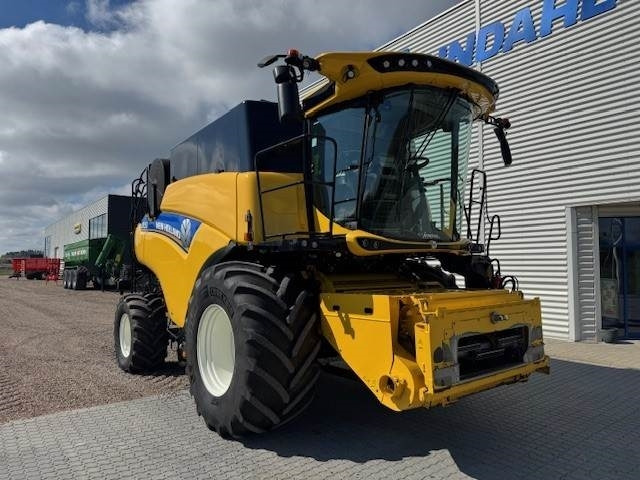 New Holland CR9.90 TIER4 - Sklízecí mlátička: obrázek 2 New Holland CR9.90 TIER4 - Sklízecí mlátička: obrázek 2