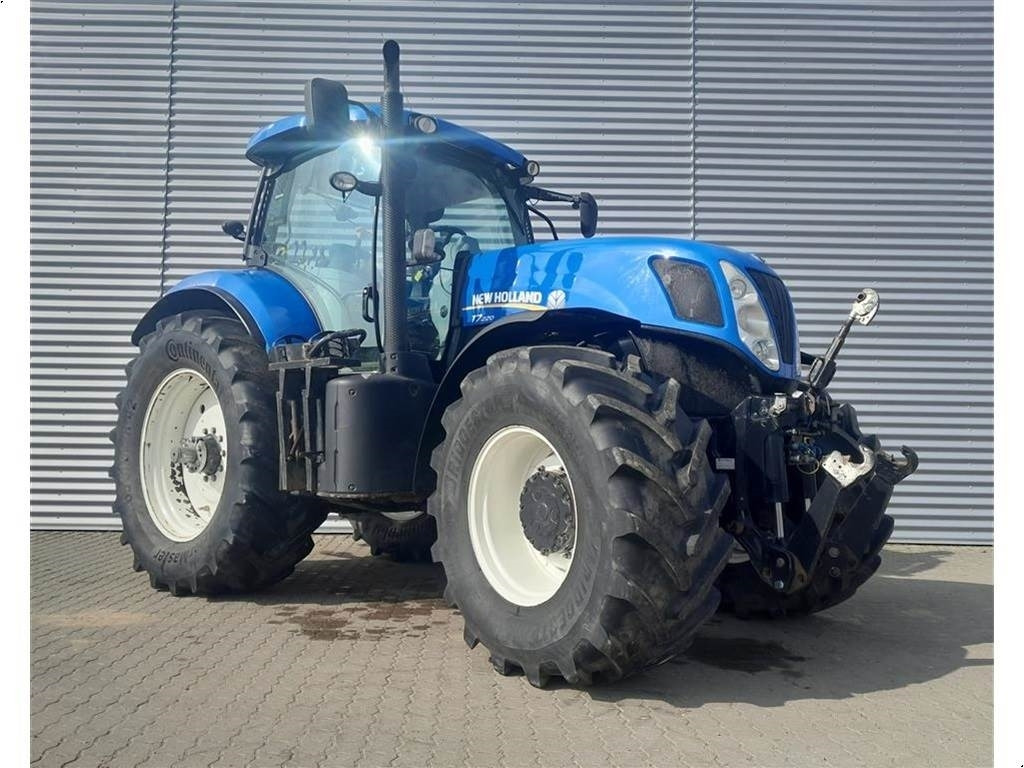New Holland T7.220 CLASSIC - Traktor: obrázek 1 New Holland T7.220 CLASSIC - Traktor: obrázek 1