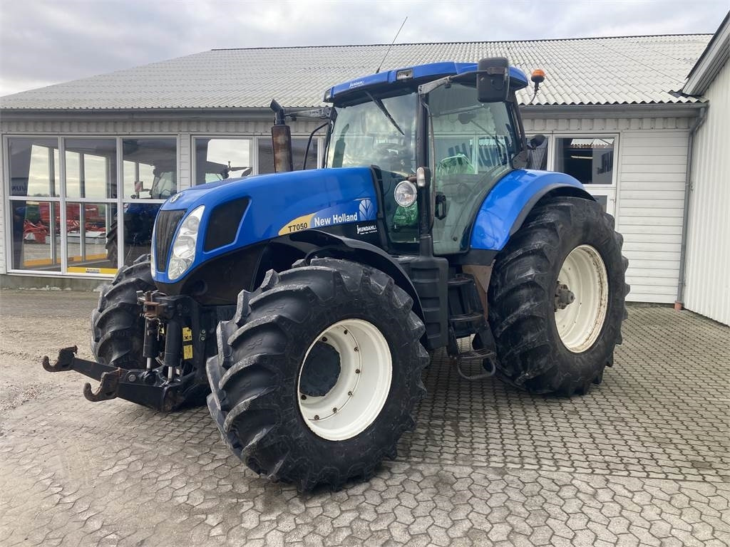 New Holland T7050 - Traktor: obrázek 3 New Holland T7050 - Traktor: obrázek 3