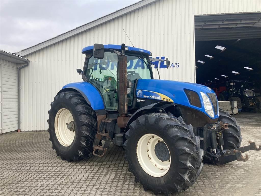 New Holland T7050 - Traktor: obrázek 1 New Holland T7050 - Traktor: obrázek 1