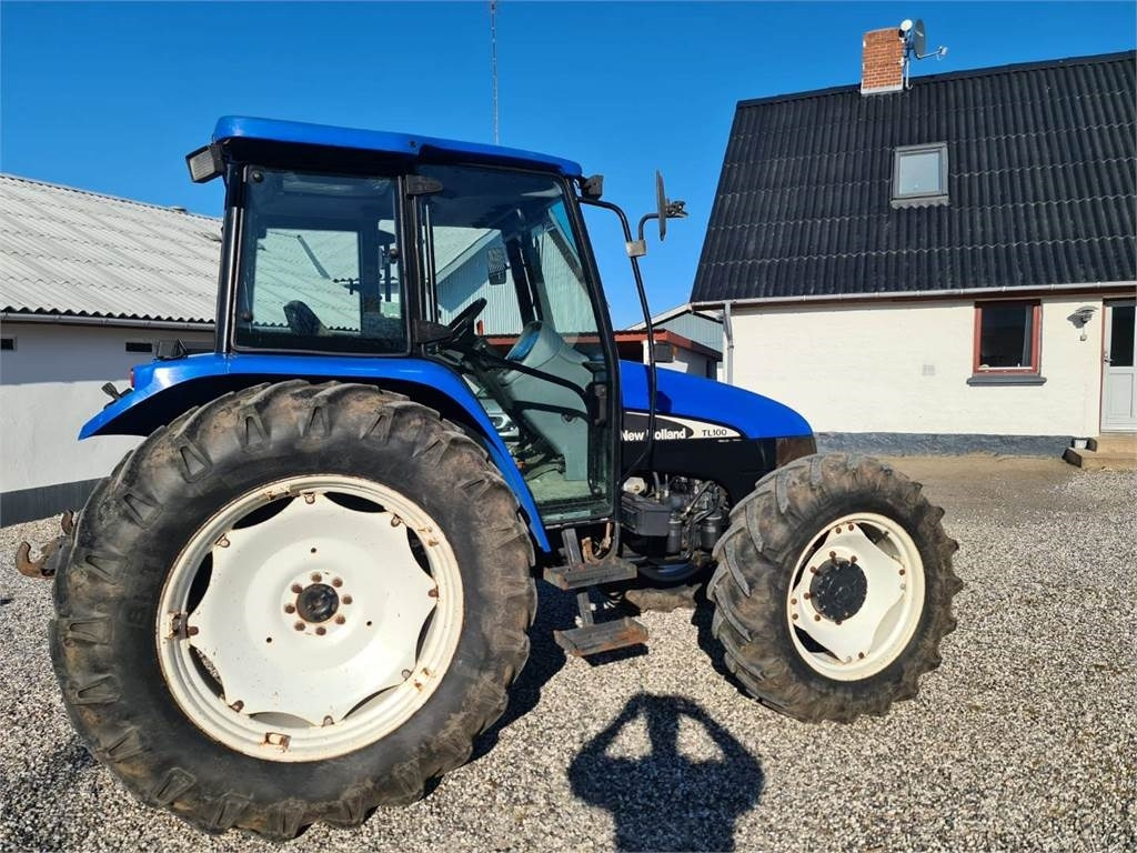 New Holland TL100-4WD - Traktor: obrázek 1 New Holland TL100-4WD - Traktor: obrázek 1